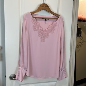 White House Black Market lace trim long sleeve button detail cuff dusty rosepink